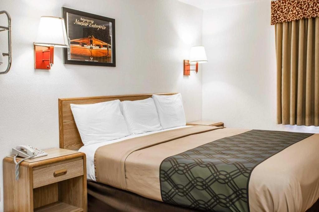 Econo Lodge Truman Inn Седалия Экстерьер фото