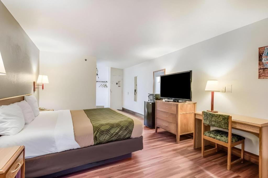 Econo Lodge Truman Inn Седалия Экстерьер фото