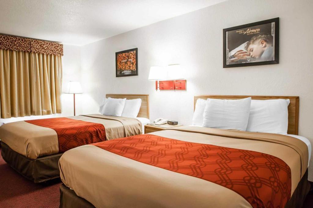 Econo Lodge Truman Inn Седалия Экстерьер фото