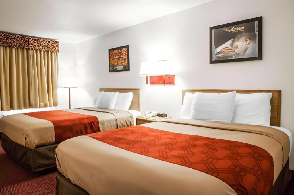 Econo Lodge Truman Inn Седалия Экстерьер фото