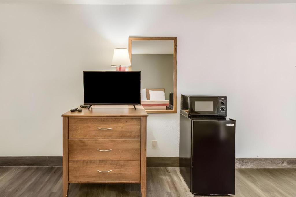 Econo Lodge Truman Inn Седалия Экстерьер фото