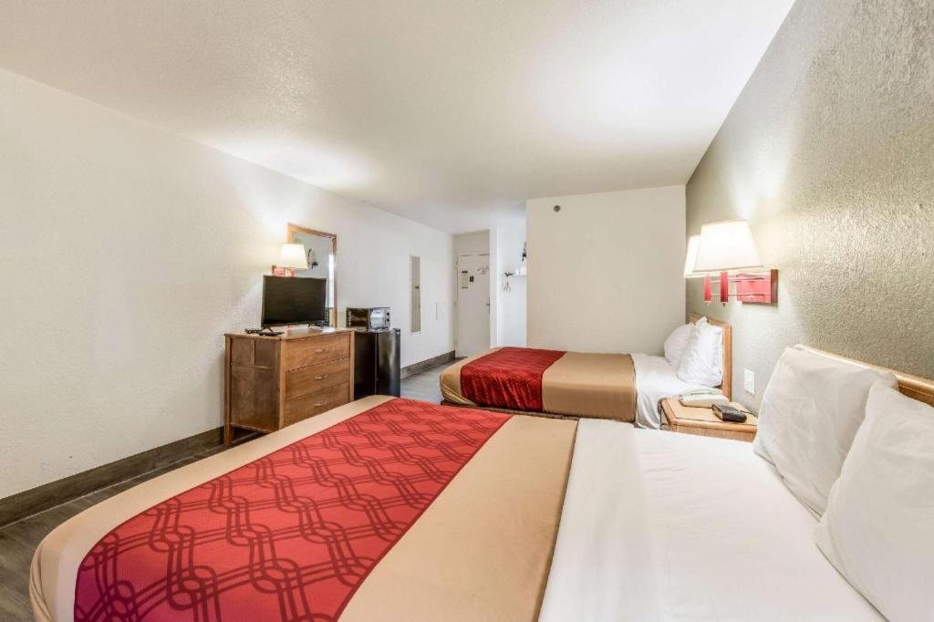 Econo Lodge Truman Inn Седалия Экстерьер фото