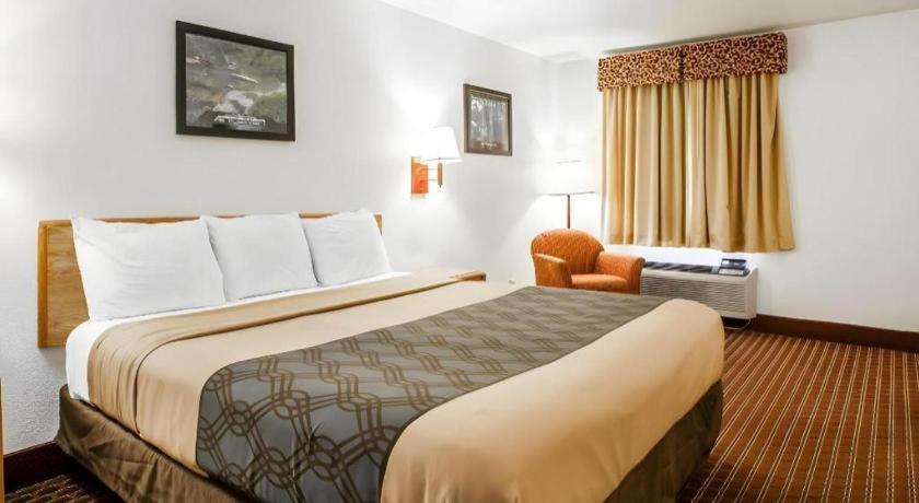 Econo Lodge Truman Inn Седалия Экстерьер фото