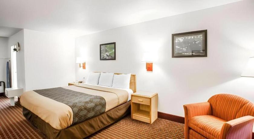 Econo Lodge Truman Inn Седалия Экстерьер фото