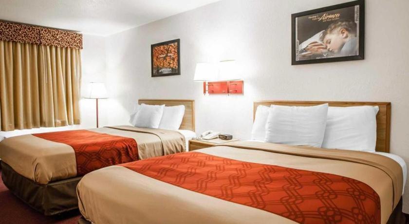 Econo Lodge Truman Inn Седалия Экстерьер фото