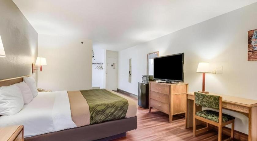 Econo Lodge Truman Inn Седалия Экстерьер фото
