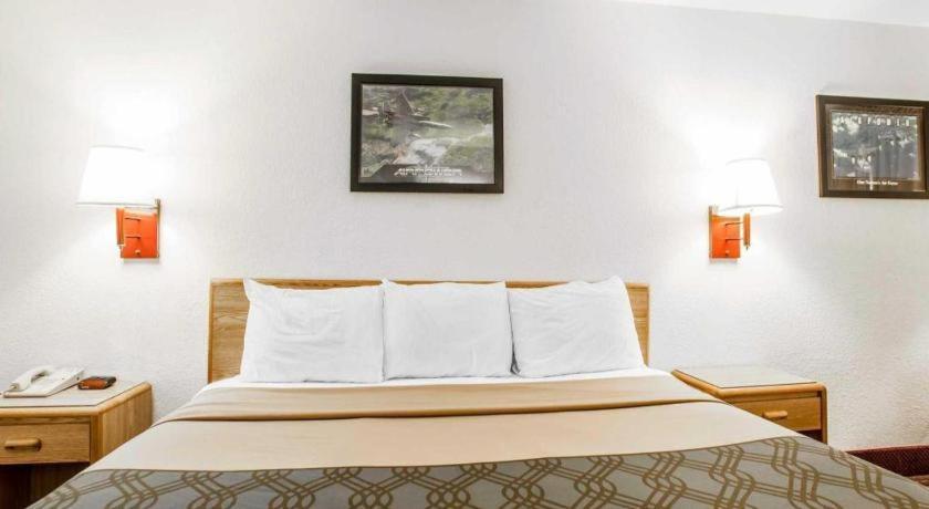 Econo Lodge Truman Inn Седалия Экстерьер фото