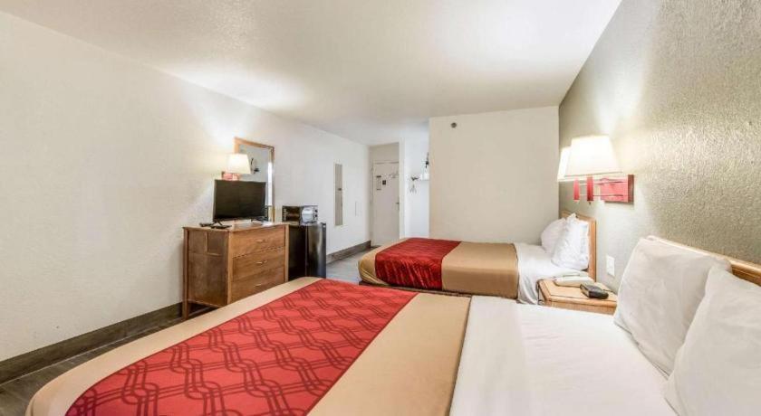 Econo Lodge Truman Inn Седалия Экстерьер фото