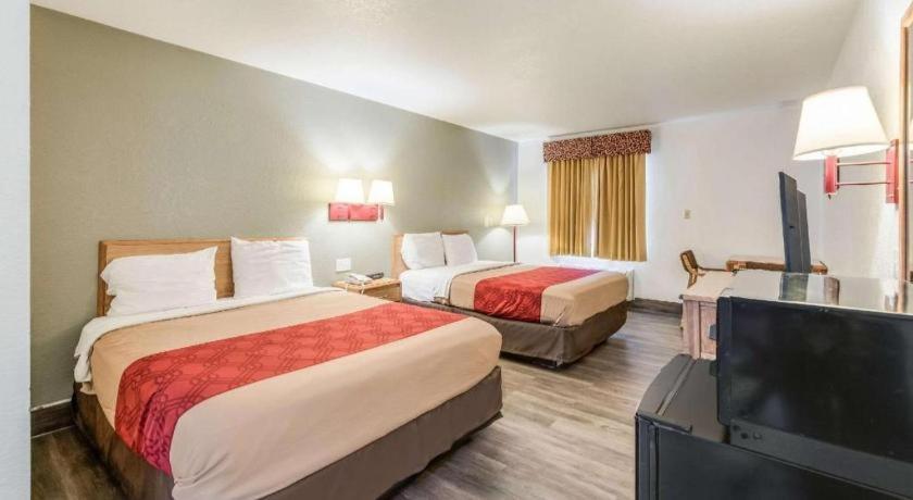 Econo Lodge Truman Inn Седалия Экстерьер фото
