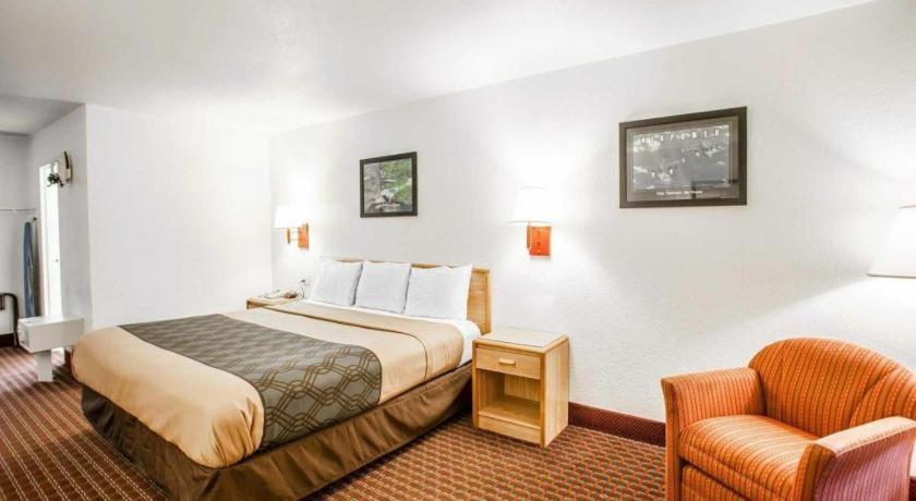 Econo Lodge Truman Inn Седалия Экстерьер фото